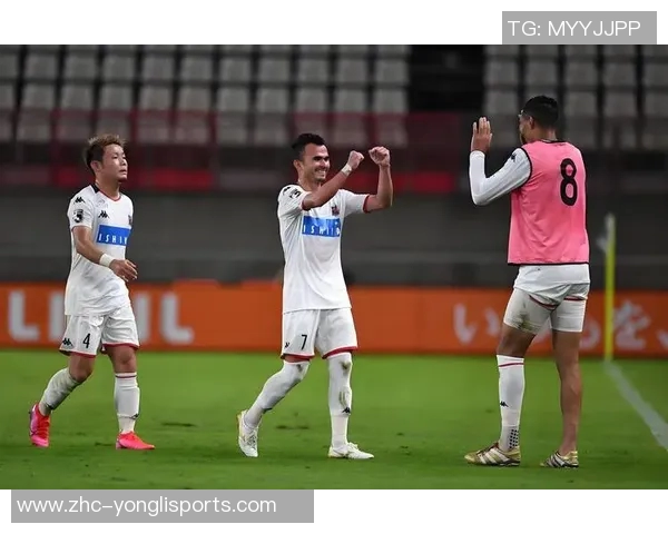 精彩足球图文直播带你领略赛场瞬间与战术分析的完美结合